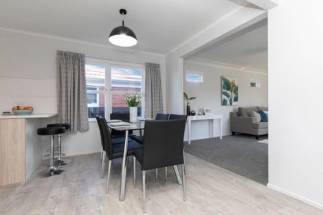 Photo of property in 122 Avondale Road, Avondale, Christchurch, 8061