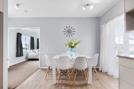 Photo of property in 56 Lynwood Road, New Lynn, Auckland, 0600