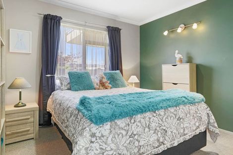 Photo of property in 41 Kinder Street, Acacia Bay, Taupo, 3330