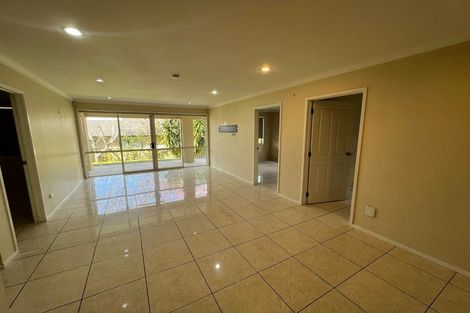 Photo of property in 34 Fairchild Avenue, Goodwood Heights, Auckland, 2105