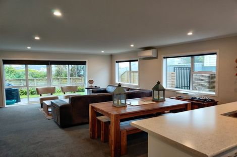 Photo of property in 2/20 Glanmire Road, Newlands, Wellington, 6037