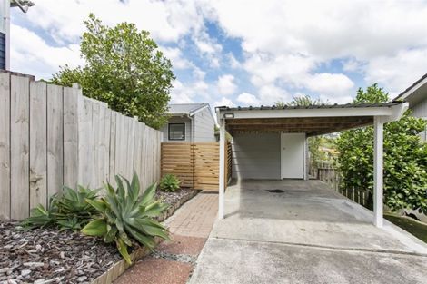 Photo of property in 1/10 Oreil Avenue, West Harbour, Auckland, 0618