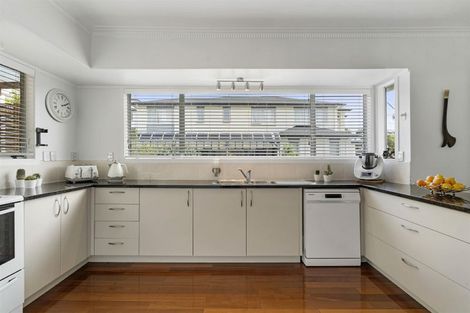 Photo of property in 1/28 Hart Road, Hauraki, Auckland, 0622