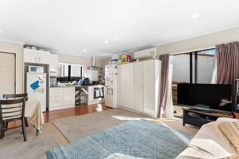 Photo of property in 111 Farquhar Road, Glendene, Auckland, 0602