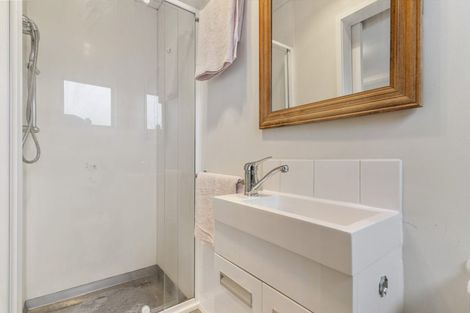 Photo of property in 2/18 Noeleen Street, Glenfield, Auckland, 0629