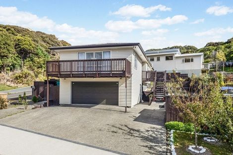 Photo of property in 2 Abbey Way, Whitby, Porirua, 5024