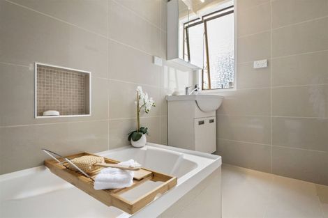 Photo of property in 2/1 Mulberry Place, Glenfield, Auckland, 0629