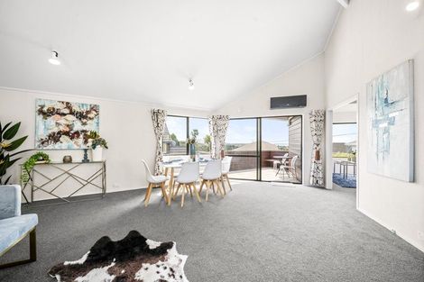 Photo of property in 1/56 Aberdeen Road, Campbells Bay, Auckland, 0620