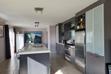 Photo of property in 1/103 Carlisle Road, Torbay, Auckland, 0632