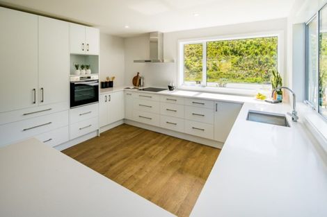 Photo of property in 92 Silverstream Road, Crofton Downs, Wellington, 6035