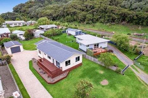 Photo of property in 17 Division Street, Matata, Whakatane, 3194