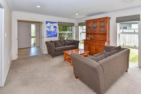 Photo of property in 7 Stranraer Crescent, Wattle Downs, Auckland, 2103