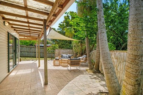 Photo of property in 2/62 Target Road, Totara Vale, Auckland, 0629