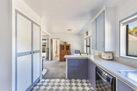 Photo of property in 529 South Road, Omata, New Plymouth, 4374