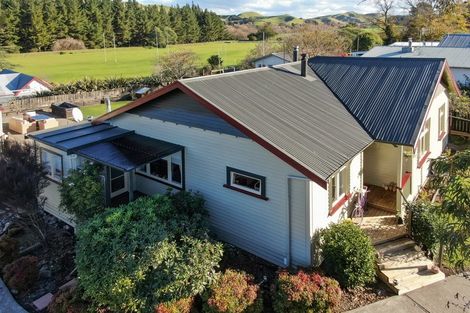 Photo of property in 15a Ruataniwha Street, Waipawa, 4210