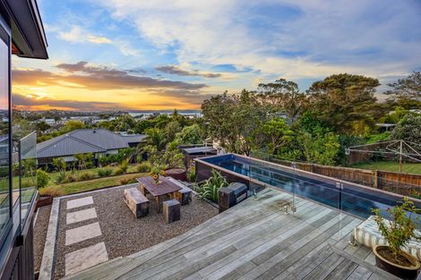 Photo of property in 50 Tiri Road, Manly, Whangaparaoa, 0930