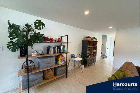 Photo of property in 10 Mahinga Place, Massey, Auckland, 0614