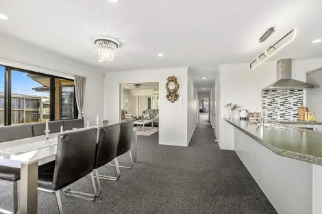 Photo of property in 52 Miles Crescent, Newlands, Wellington, 6037