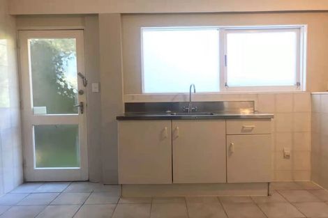 Photo of property in 28 Gretel Place, Hillcrest, Auckland, 0627