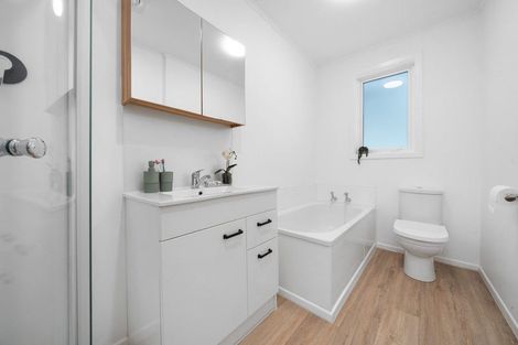 Photo of property in 37 Black Rock Road, Newlands, Wellington, 6037