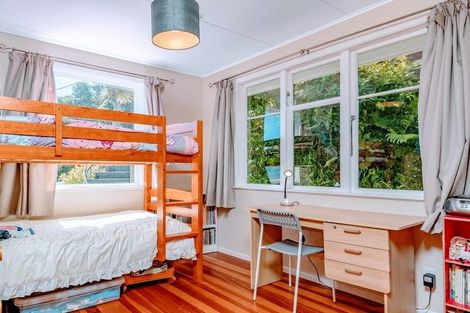 Photo of property in 36 Rakeiora Grove, Korokoro, Lower Hutt, 5012