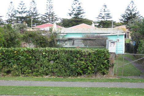 Photo of property in 27 Karaka Street, Castlecliff, Whanganui, 4501