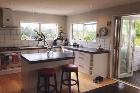 Photo of property in 14 Shannon Place, Torbay, Auckland, 0630