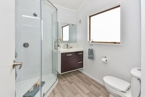 Photo of property in 2/8 Wood Street, Papakura, 2110