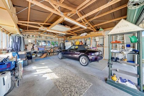 Photo of property in 1 Kowhai Avenue, Mangere Bridge, Auckland, 2022