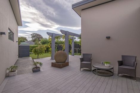 Photo of property in 18 Garreg Road, Fendalton, Christchurch, 8052