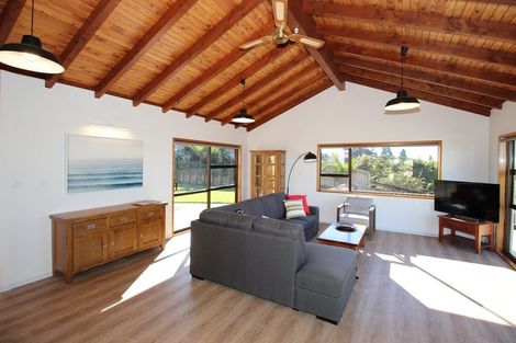 Photo of property in 108 Wade River Road, Wade Heads, Whangaparaoa, 0932