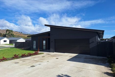 Photo of property in 10 Salisbury Crescent, Wallaceville, Upper Hutt, 5018