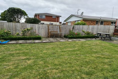 Photo of property in 9 Sylvan Crescent, Te Atatu South, Auckland, 0610
