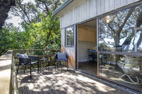 Photo of property in 59 North Piha Road, Piha, 0772