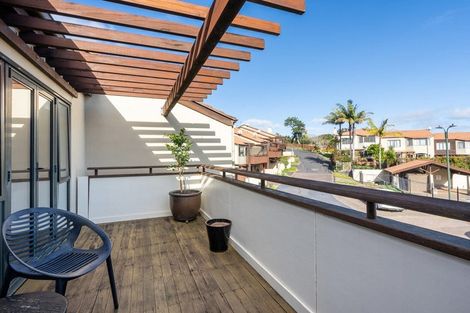 Photo of property in 10/8 Tobago Place, Sunnynook, Auckland, 0620