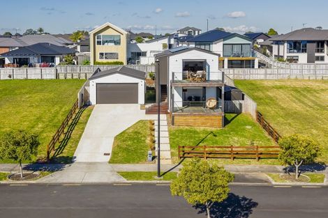 Photo of property in 42 Tahuna Minhinnick Drive, Glenbrook, Waiuku, 2681