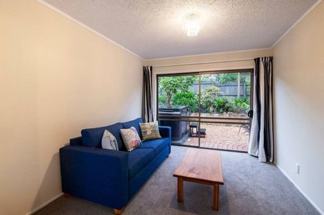 Photo of property in 33 James Evans Drive, Northcote, Auckland, 0627