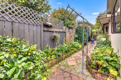 Photo of property in 3 Caroline Crescent, Highbury, Palmerston North, 4412