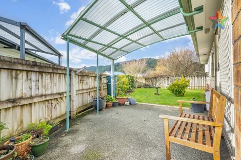 Photo of property in 10 Woodland Mews, Wainuiomata, Lower Hutt, 5014