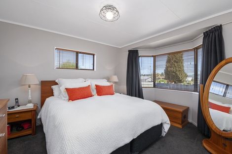 Photo of property in 16 Ward Place, Richmond Heights, Taupo, 3330