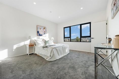 Photo of property in 25 Whakairo Crescent, Gulf Harbour, Whangaparaoa, 0930