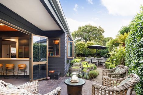 Photo of property in 8 Caccia Birch Lane, Hokowhitu, Palmerston North, 4410