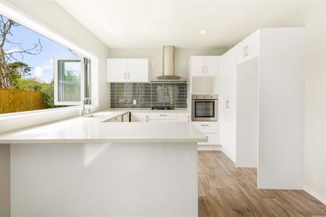 Photo of property in 8 Birdwood Road, Swanson, Auckland, 0612