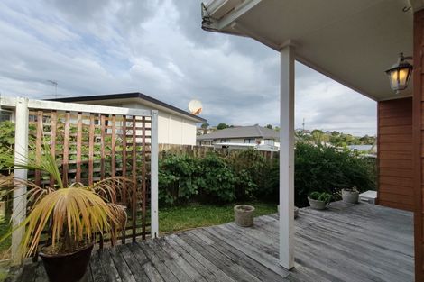 Photo of property in 2/28 Caribbean Drive, Unsworth Heights, Auckland, 0632