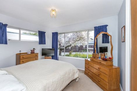 Photo of property in 80 Warren Crescent, Hillmorton, Christchurch, 8025