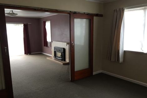 Photo of property in 16 Rathgar Road, Henderson, Auckland, 0610