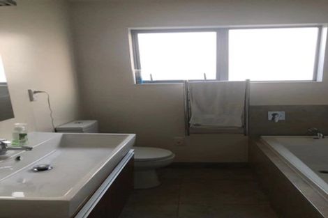 Photo of property in 30a Wicklow Road, Narrow Neck, Auckland, 0622