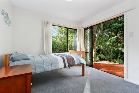 Photo of property in 1048 Scenic Drive North, Swanson, Auckland, 0816