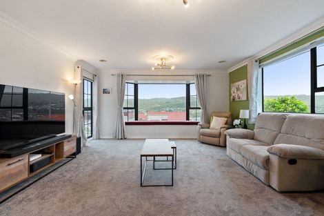 Photo of property in 16 Ordley Grove, Tawa, Wellington, 5028