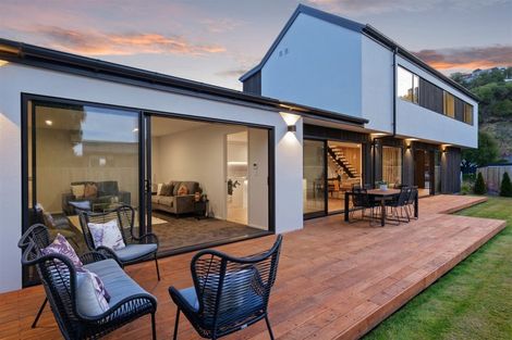 Photo of property in 17 Aratoro Place, Mount Pleasant, Christchurch, 8081